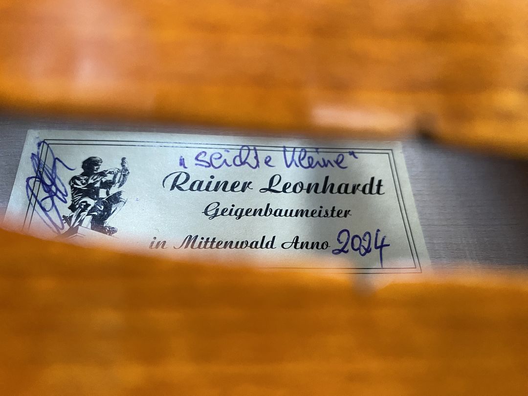 Leonhardt Rainer W. - Mittenwald anno 2024 - Die seichte Kleine - B-120